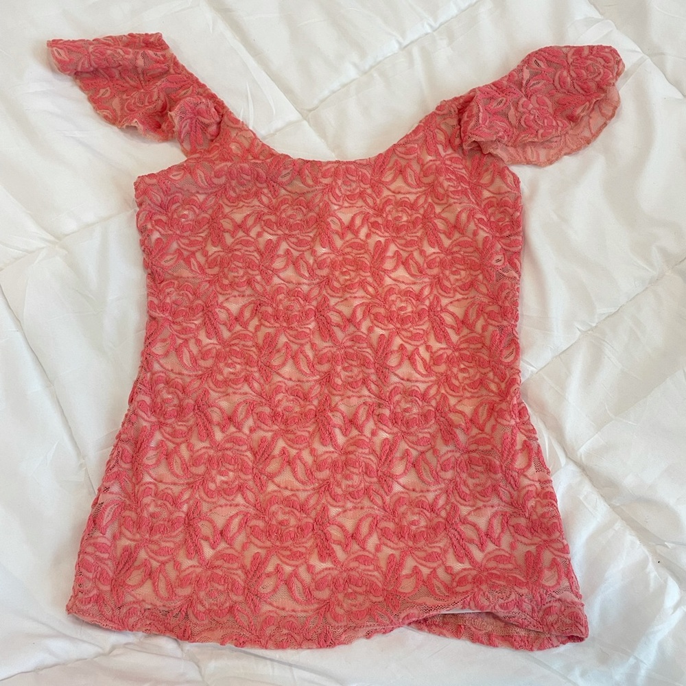 GUESS Blouse - lace all over in gorgeous peach color, flutter sleeves. Size S